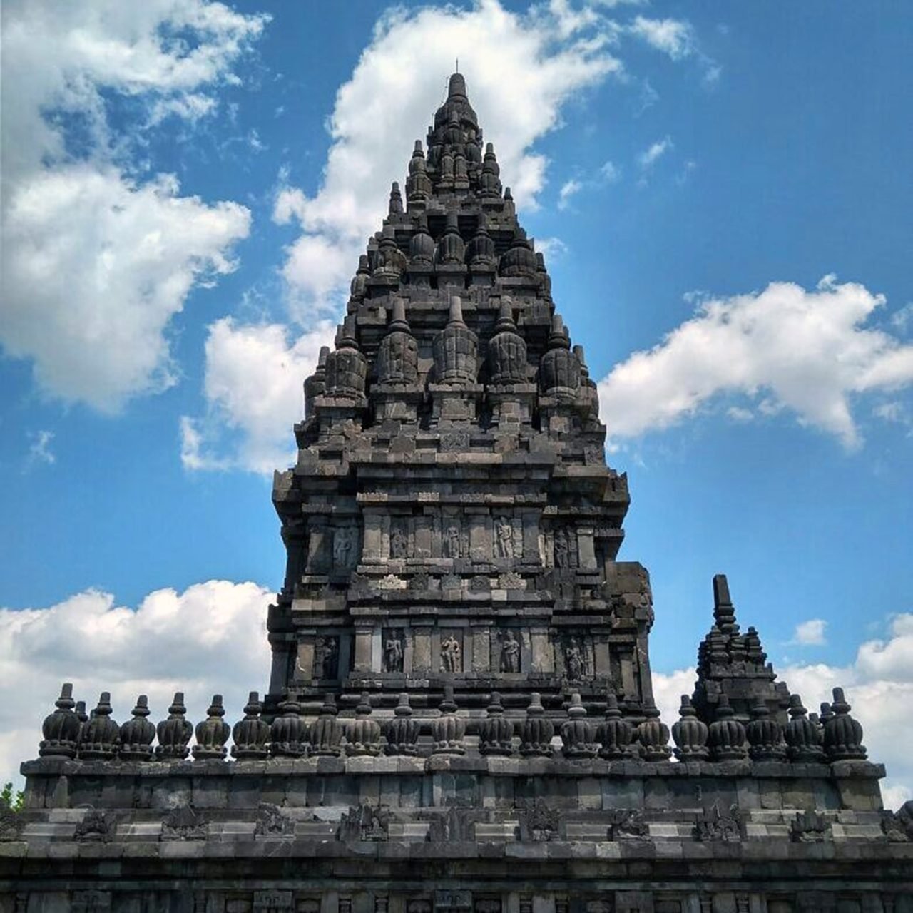 5 Rekomendasi Hotel Dekat Candi Prambanan