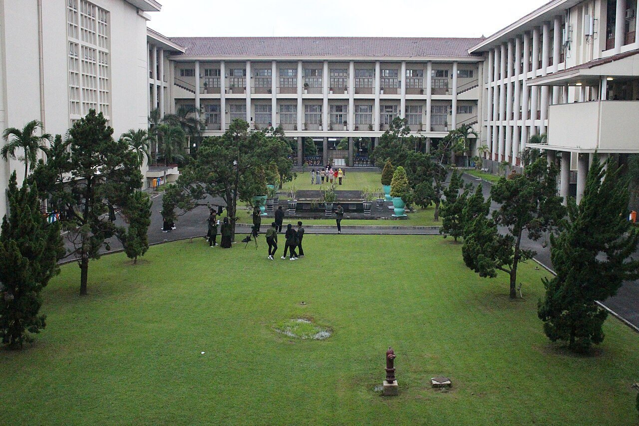 6 Hotel Dekat UGM untuk Keluarga yang Datang Wisuda